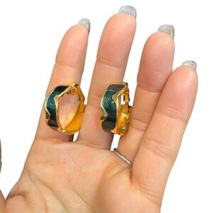 Avon vintage “Colordash” Gold and Green Hoop clip  Earrings NIB 1988